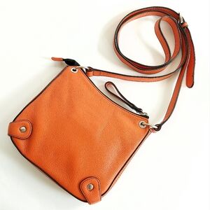 🇨🇦Danier Orange Leather Rivet Detailed Crossbody